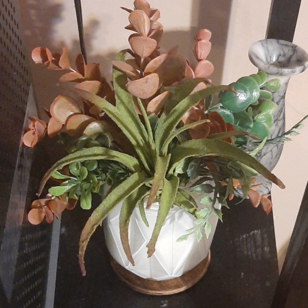 Modern faux floral accent